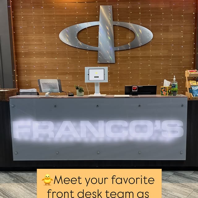 ⭐️Y’all loved the first throwback we did so now let’s throw it back for our front desk …