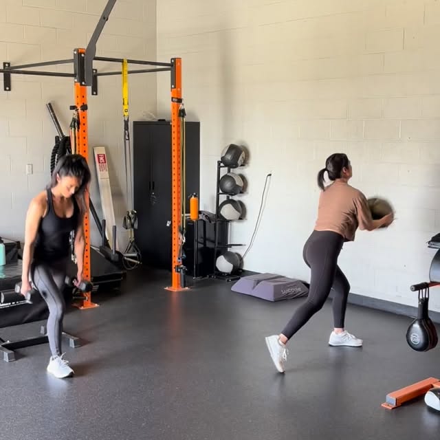 Sibling training session in full effect for @cfang_xo and @candivong! 
Might be the onl…