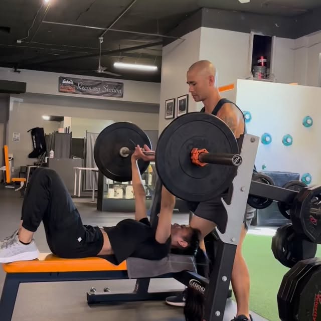 Back at it with @cfang_xo as we're 
building strength, balance, and control.
Push hard.…
