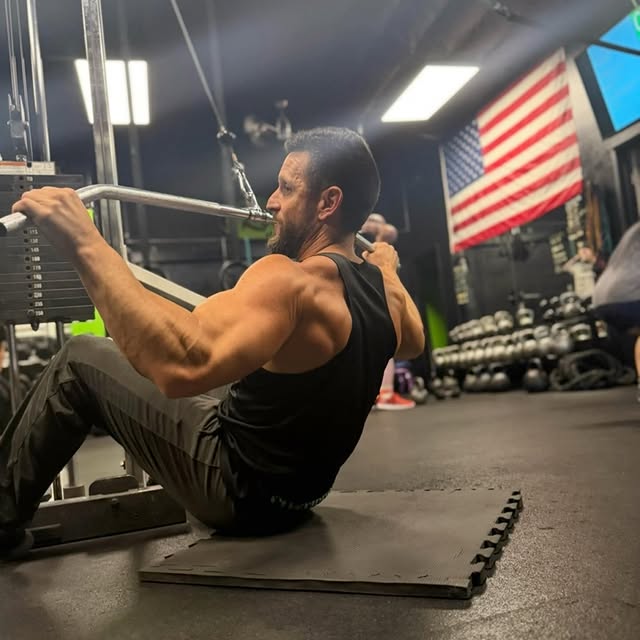 Pulling more than just weight - pulling results 😤💥

#revslo #revslofitness #builtbyre…