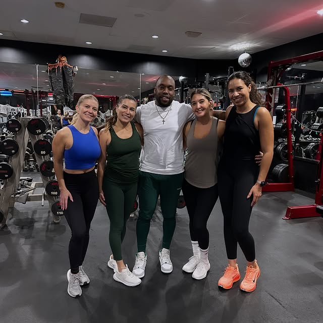 Great Full Body HIIT Session To Start the Week With These Ladies 🔥

-
#orangecounty #p…