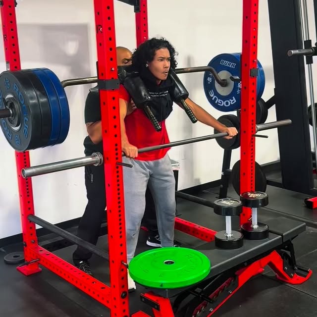 My boys were getting after it today..:lil man with a 2 rep 437lb Hatfield squat💪
#stre…