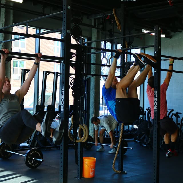 Workouts are always better with friends. 

#r3vivefitness #southendgym #bostongyms #bos…