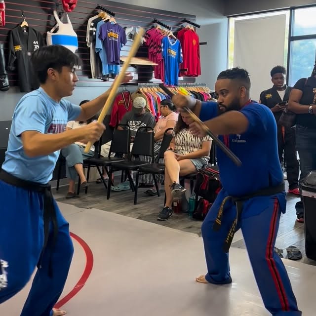 Sticks up! ⚡🥢 Max and Instructor Xavier putting in work with some serious Kali stick d…