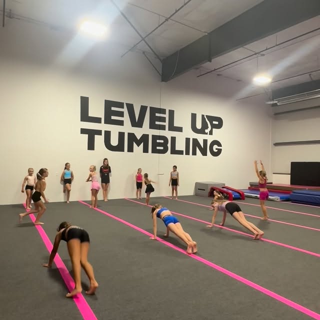 Lots of clean up work in our advanced classes!!! 💪🏻 Focusing on tight bodies and buil…