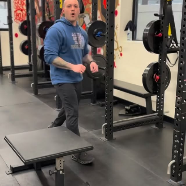 Feet-Elevated TRX Inverted Rows

#bostonstrengthtraining #theunderground #alittlebetter…