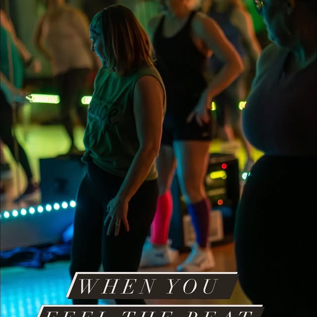 When you feel the beat, get on the floor. Around here, fitness feels like a 🎊 
.
#Grou…