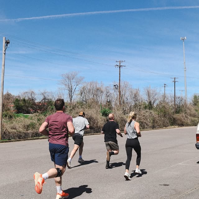 The sun ☀️ is out and vibes are much higher! The doors are open, outside workouts on th…