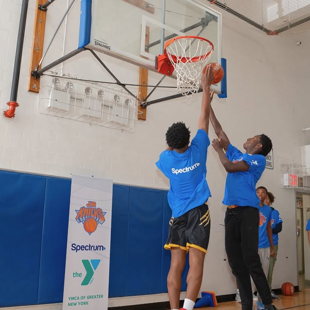 We were on site with Knicks Alumni John Starks and our partner @getspectrum at the YMCA…