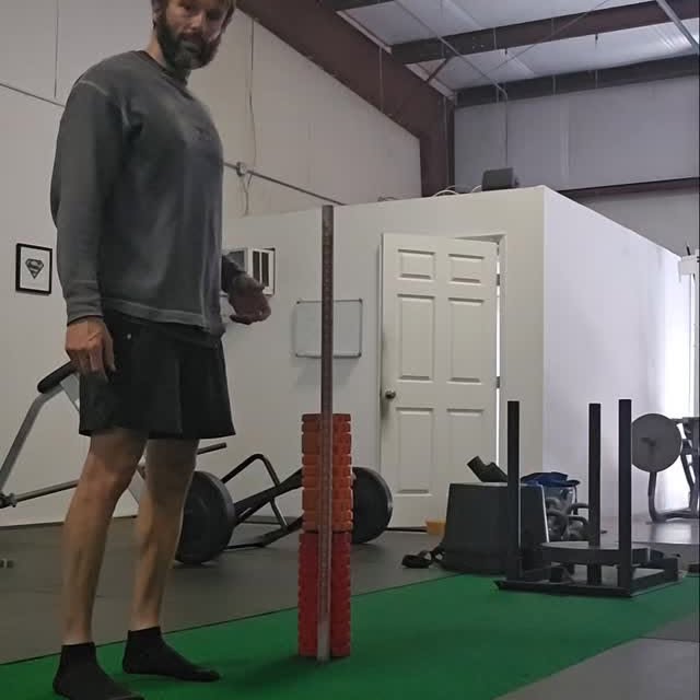 Dunking again in 2026. Getting closer. 

#fitness #fitfam #athlete #dunk #bodybuilding