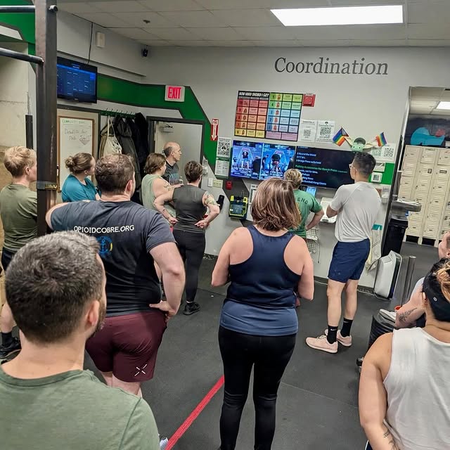 A quick snapshot of our powerlifting class pausing to cheer for coach Audrey (@audkahrs…