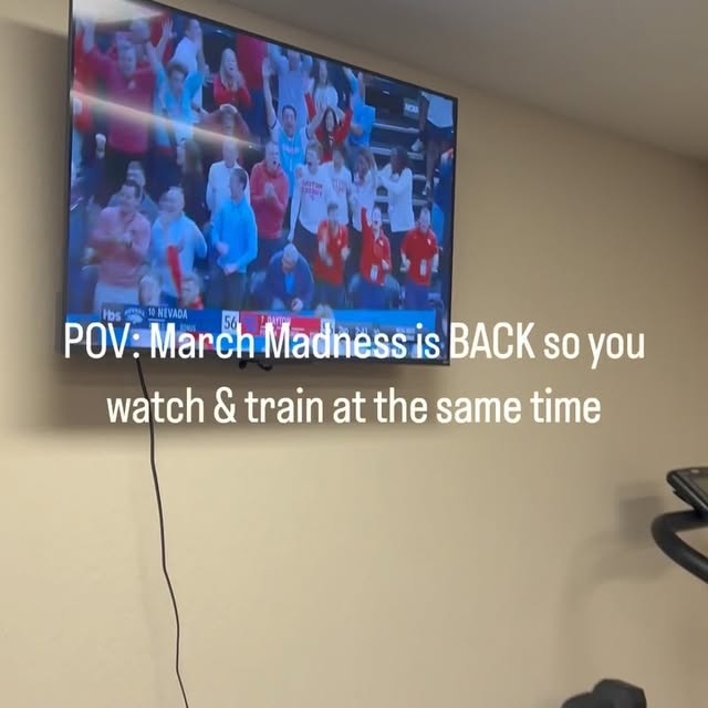 How’s your bracket doing?! 🏀

Hayden out here putting in work! 

#marchmadness #basket…