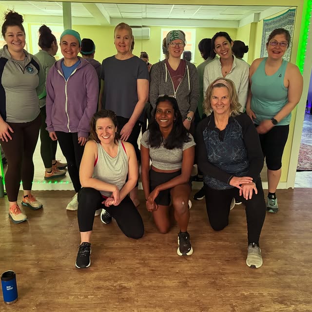 Classes were FULL and energy this morning was ON POINT. 

Swipe to see cycle class mid …