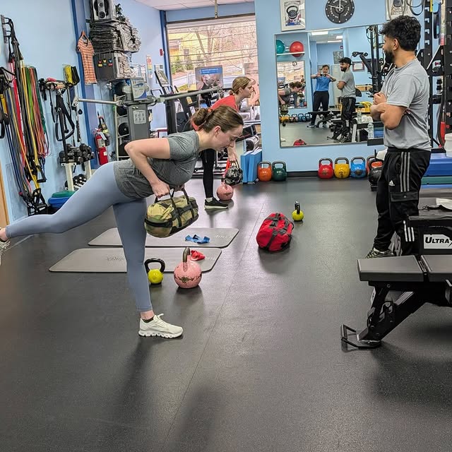Siblings with the Sandbags. Double the fun. With coach
@xmelvinz . @nataliehookerr