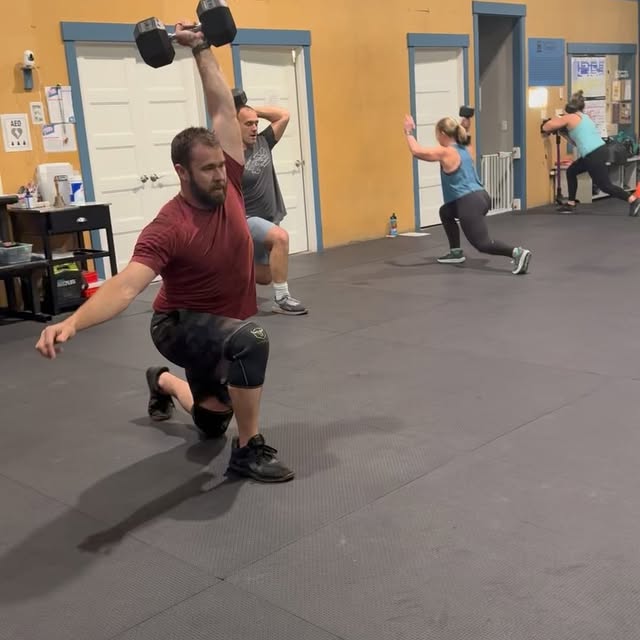 Packed 9am class today! 🔥🍑 

#bmcf #crossfit #movebetterfeelbetterlivebetter #bootyburn