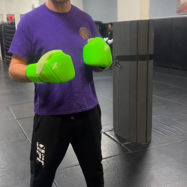 A boxing combo I teach at @teamquestac , long combos working on building endurance in t…