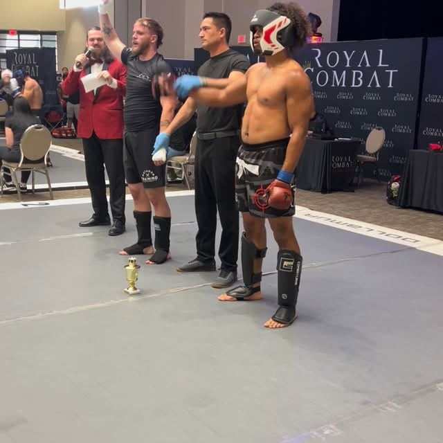 We went 1-1 tonight, @jbunjs got the win with exciting striking and smart wrestling def…