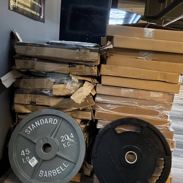 Which plates do you prefer?! Rubber or iron?! 

Evofit just got a little bit heavier!! …