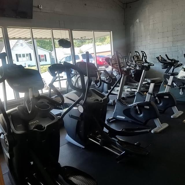 994 NW A St Linton, IN 47441
Mon-Fri 7am-8pm,  Sat 9am-noon,  Sun 1pm-5pm