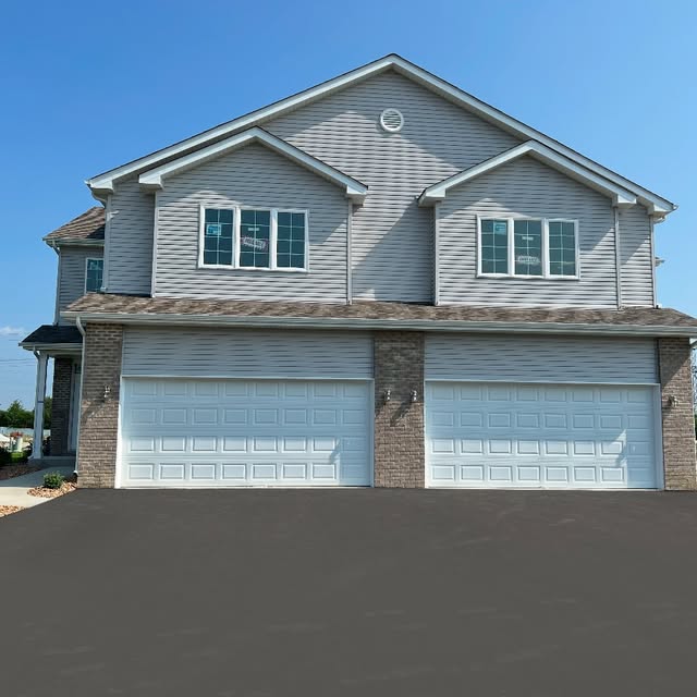 New Construction 2-story Townhome - New Lenox, IL 
*** Spring Delivery***
- 1st Floor O…