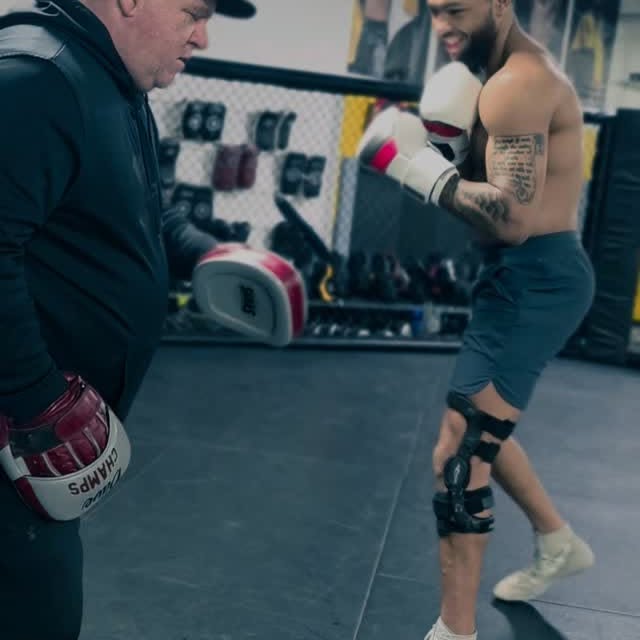 @coachdave_champsboxing in the house helping build the future @q.pasley