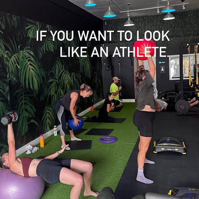 ✨ Want to look like an athlete? You’ve got to train like one. ✨

Join my 4-week results…