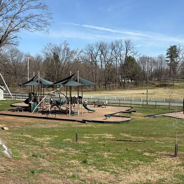 Spring is here!!!🌸 Consider this your official reminder: park days are back in season! 🛝