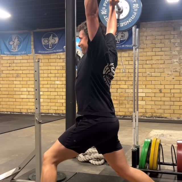 Bro is killin’ it 😎
@max.rundell 

#olympicweightlifting #gym #beaumonttx #strength #setx