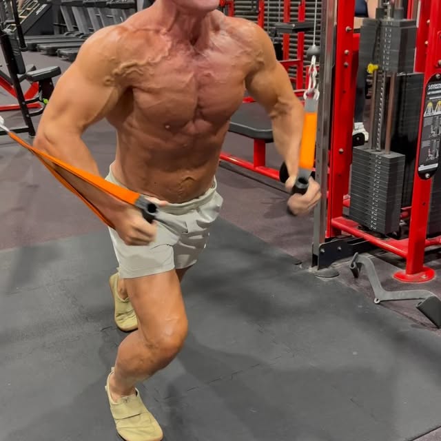 I always love training @saiyanstrengthgym it’s the best gym in California….maybe only r…