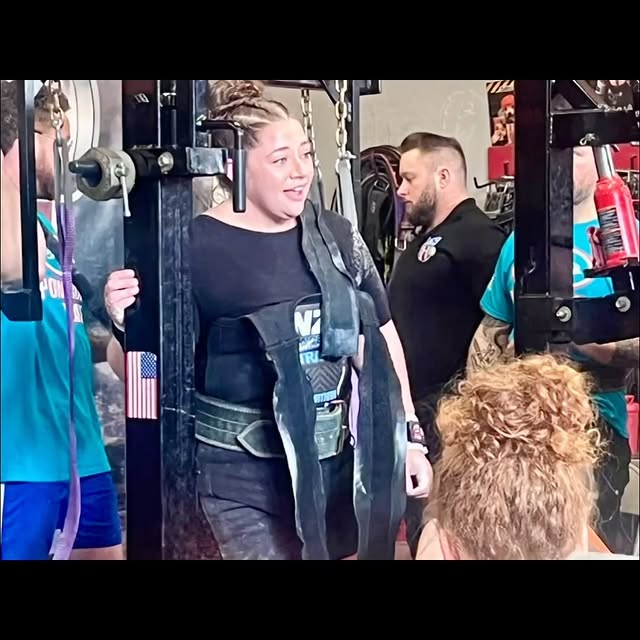 Autumn just squatted 600lbs and grabbed a quick rest before proceeding to bench and dea…