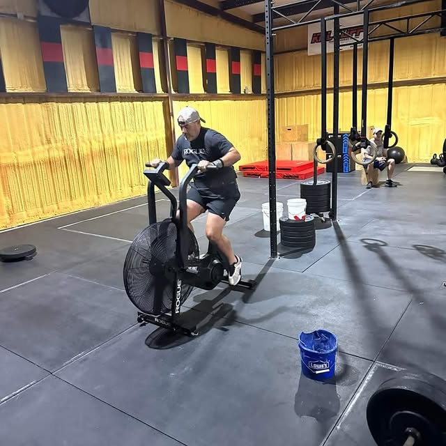 5am getting the week started!  F3PETAL.COM #faithfamilyfitness #morethanabuilding #payt…