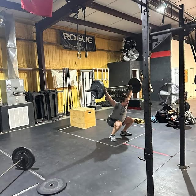 5am!  #faithfamilyfitness #morethanabuilding #paytheman #5am