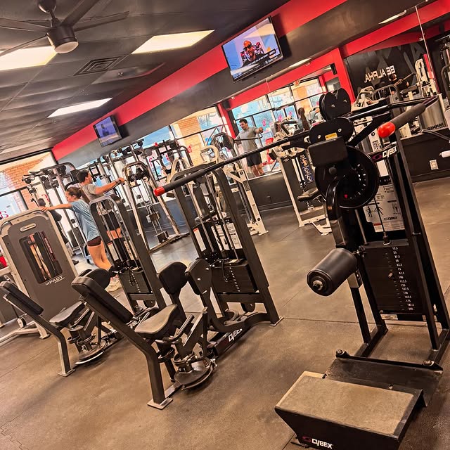 Hip Abduction & Hip Adduction machines have hit the floor!! Enjoy them!! 💪💯 #alpha #a…