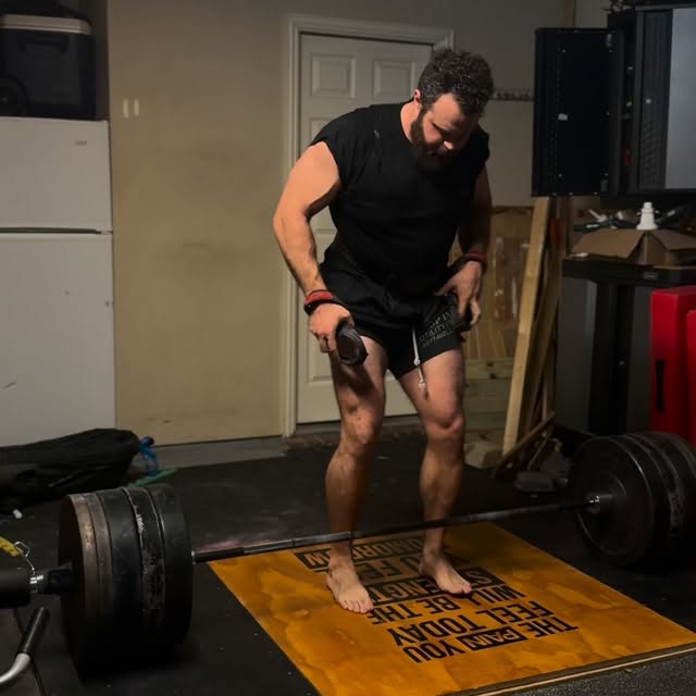 Keeping it casual with 605 for triples on this fine Thursday evening💪🏻

The whip on m…