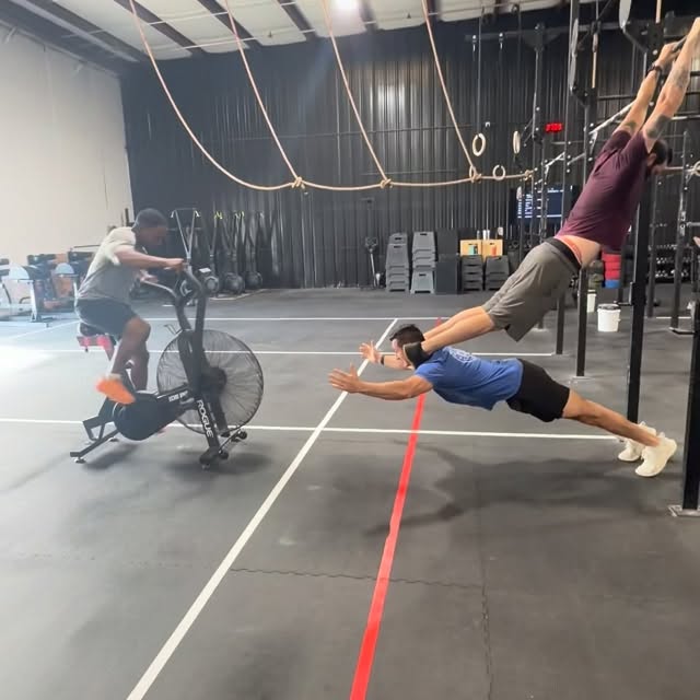 Tag your workout partner you’d save (or drop) 👀

#HWPO #Crossfit