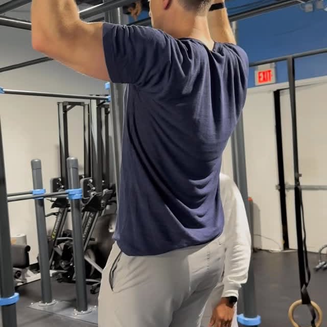If you’re tired of crowded gyms and average workouts…
Welcome to Bare Fit.

Train diffe…