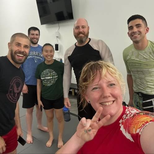 Fun sweaty rolls with the crew! Yes I made them selfie with me 📸 😇 
#phoenixdownbjj #…