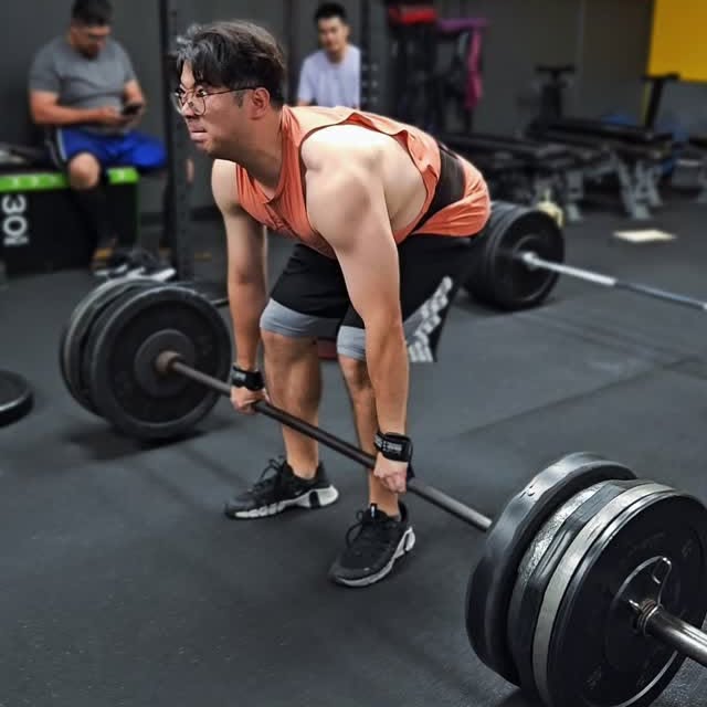 Pop Lock & Dropping it at Fitness4ward 🕺🏻💪🏼

.
.
.
.
#sandiego #deadlift #sandiegol…