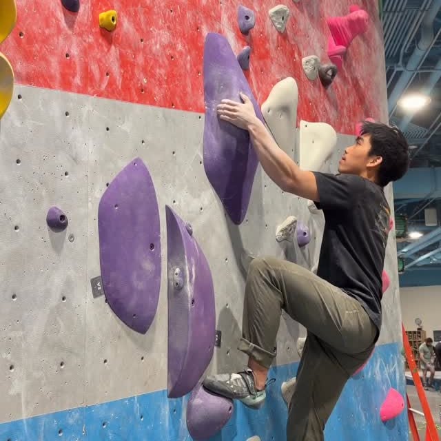 “Think about your body position and trust your feet!”-Dat on this V3 he set & climbed 
…