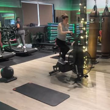 Crazy Cardio & Core is living up to the hype! 🔥
Sweat dripping, abs burning, vibes unm…