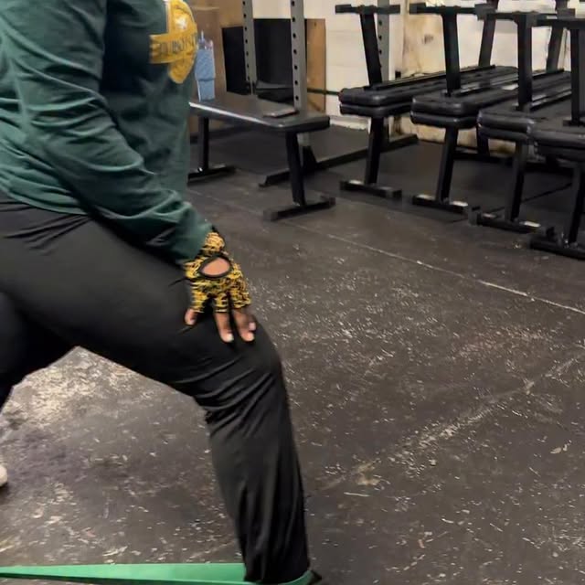 “Meet Me at the Bar”! 
🏋🏼🏋🏽‍♀️🏋️‍♂️ 
 #strongwomen
 #blessedandthankful
 #FITKOKOMO