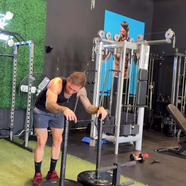 When you’re fighting for your life… and your trainer is just vibing 🎶💀