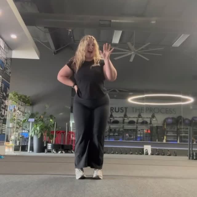 🚨FORM FRIDAY!!!🚨
Hello friends!! Coach Nikki here with a form Friday for you! 
DO’s: …