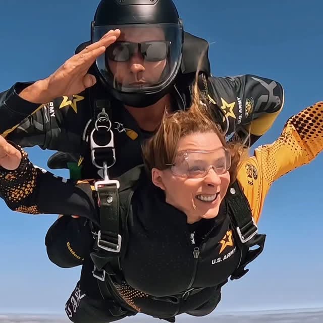 Highlights from an amazing day of sharing our love for skydiving with @usarmyforscom gu…