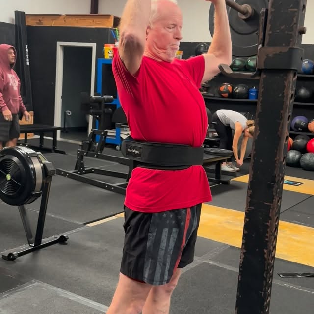 #putinthework #shoulderpress #burpeesoverrower #fitness #calrow
