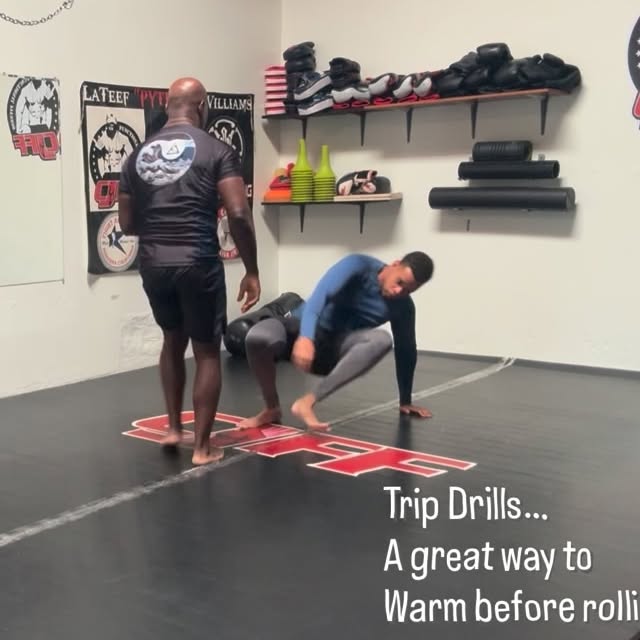 Use Basic Combattive Setups to warm up before rolls.  Learning and loosening up. #jiuji…