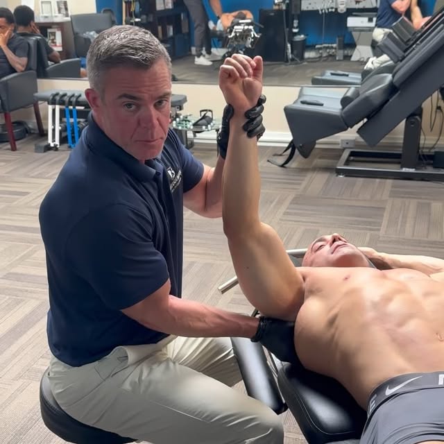 Stop Shoulder Pain by Treating the Lats!!💪🏽🏋🏽‍♂️

The latissimus dorsi is one of th…