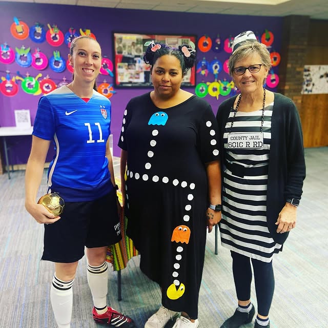🎃Happy Friday from this morning’s Welcome Center crew… and Skyler!⚽️😁
.
.
.
#ymca #ym…