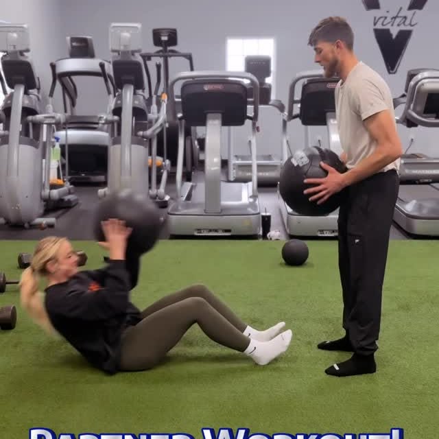 Friends who sweat together, stay together. Grab your gym buddy & try this circuit!

#vi…