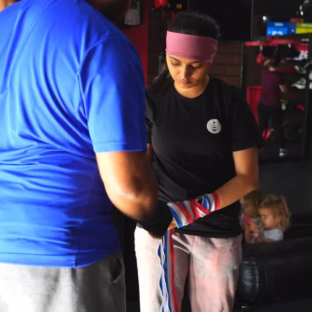 Working out is always better together 🥊🫶
Come on in and try with a friend. First work…